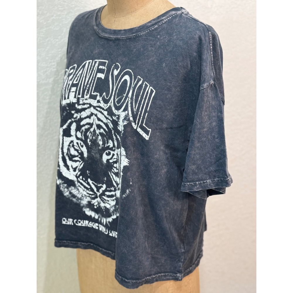 Rustee Brave Soul Tiger Graphic T-Shirt Crop Medium Acid Wash Gray Womens NWOT - Picture 6 of 9